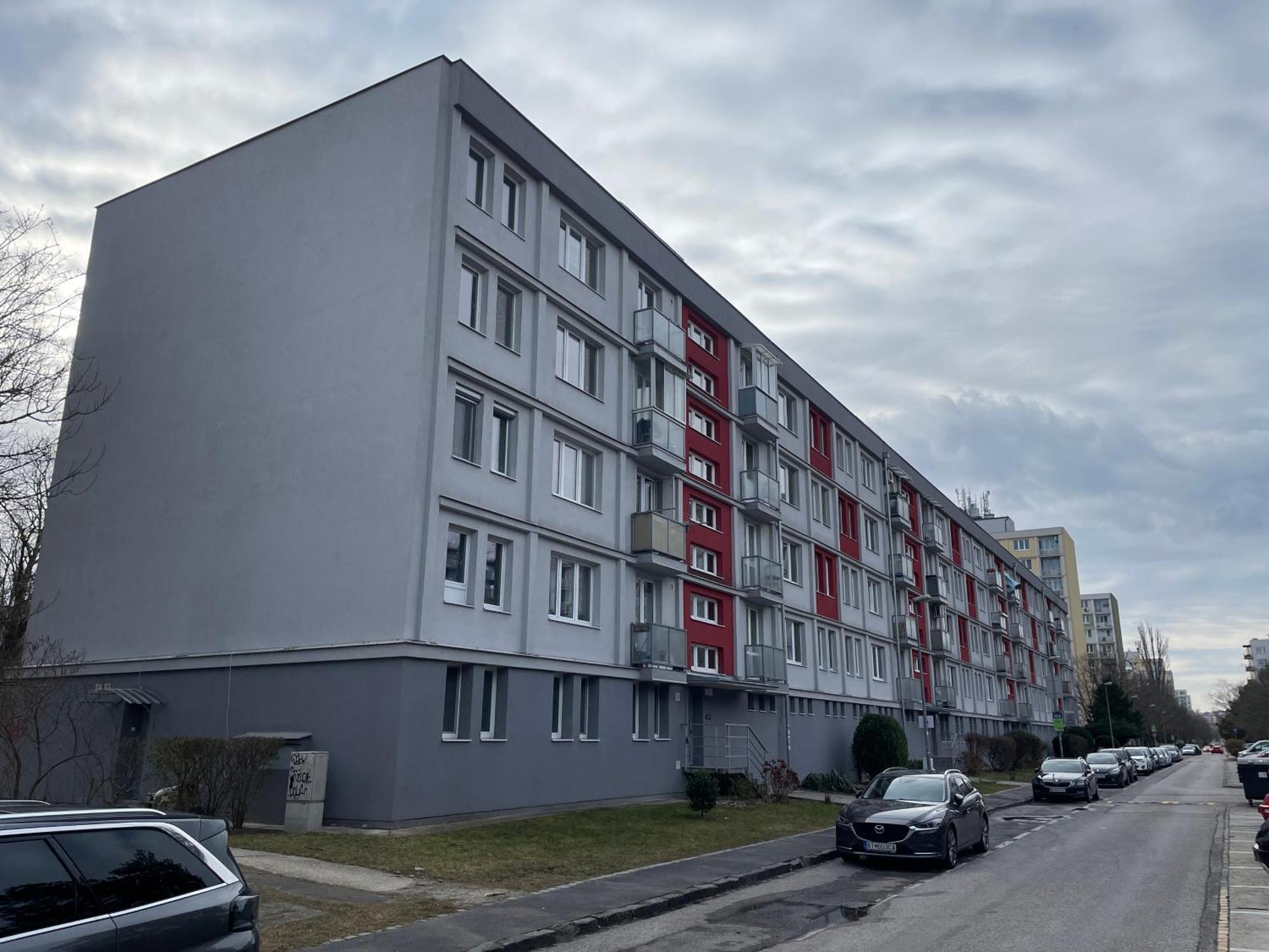 Cozy Self Check-In Apartment In Vibrant Ruzinov Area, Komarnicka 42, 布拉迪斯拉发 外观 照片
